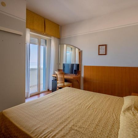 Hotel Astor Rimini Exterior foto